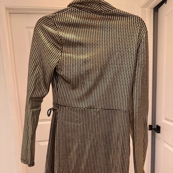 Gold & Black Tahari Dress for an elegant occasion - Picture 2 of 4